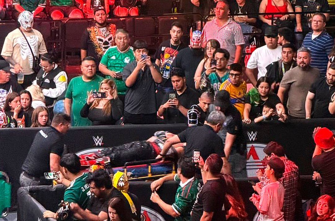 Octagon Jr. Suffers Injury, Taken Out On Stretcher During Last Night’s AAA Noche de Los Grandes Tapings